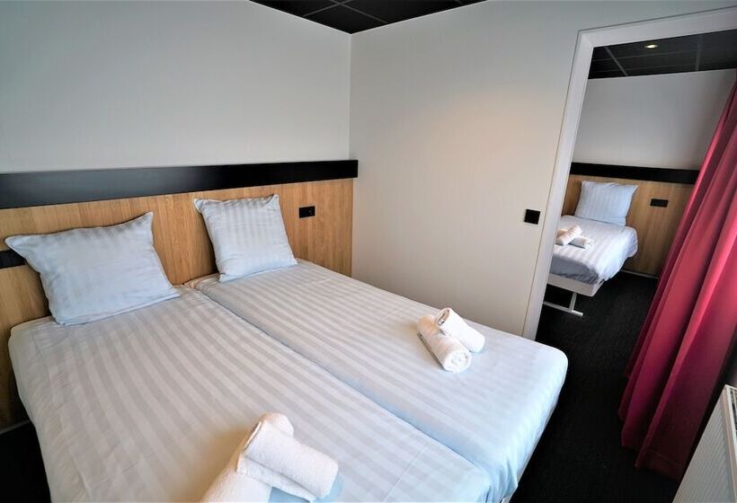Deluxe Quadruple Room, Botel
