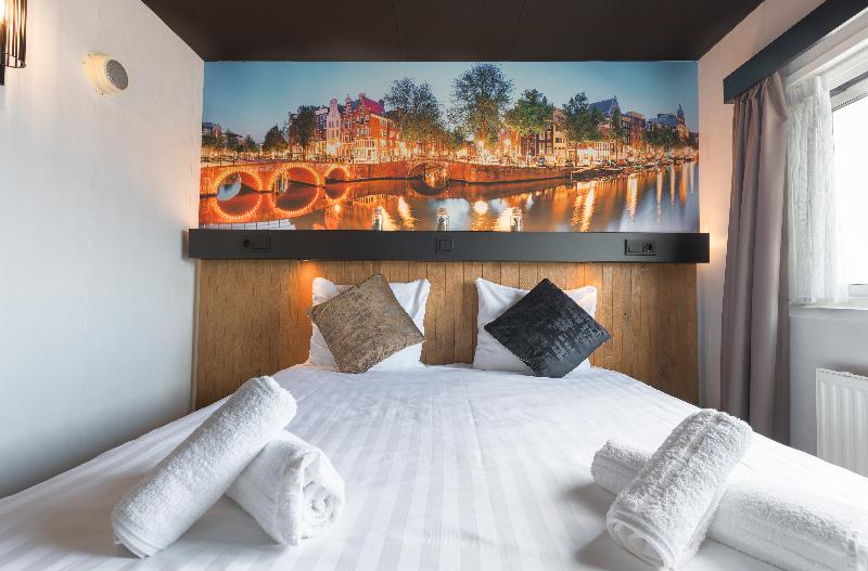 Standard Room, Botel