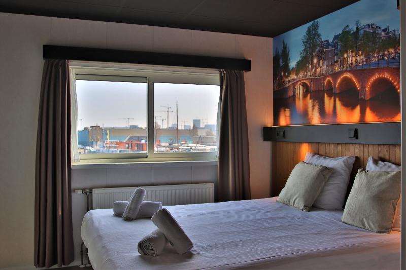 Standard Room, Botel