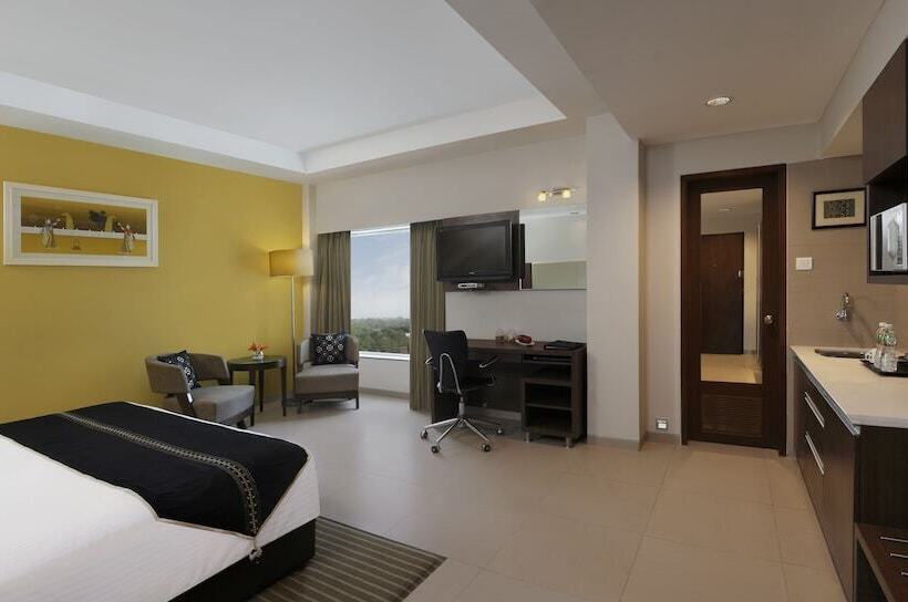 Номер Deluxe, Grand Mercure Vadodara Surya Palace