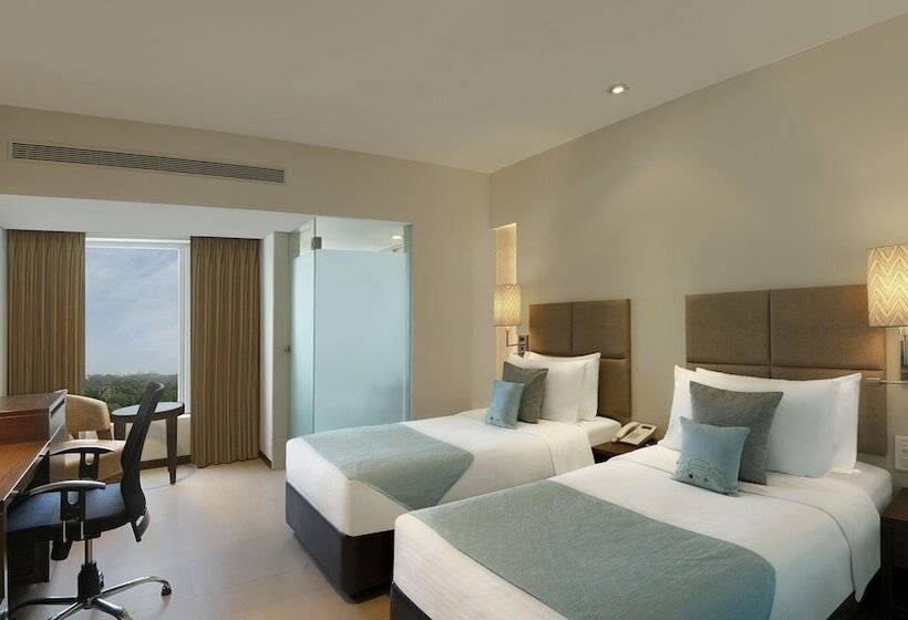 Номер Deluxe, Grand Mercure Vadodara Surya Palace