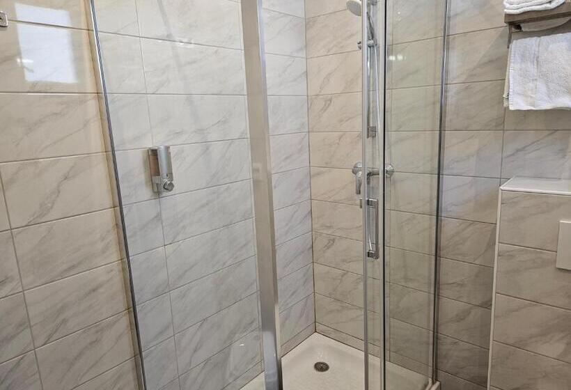 スタンダード４人部屋, Hôtel Bellevue Et Du Chariot D Or