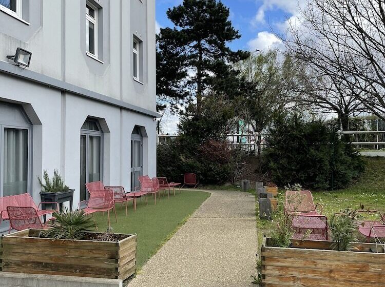 Номер Стандарт, Kyriad Le Blanc Mesnil