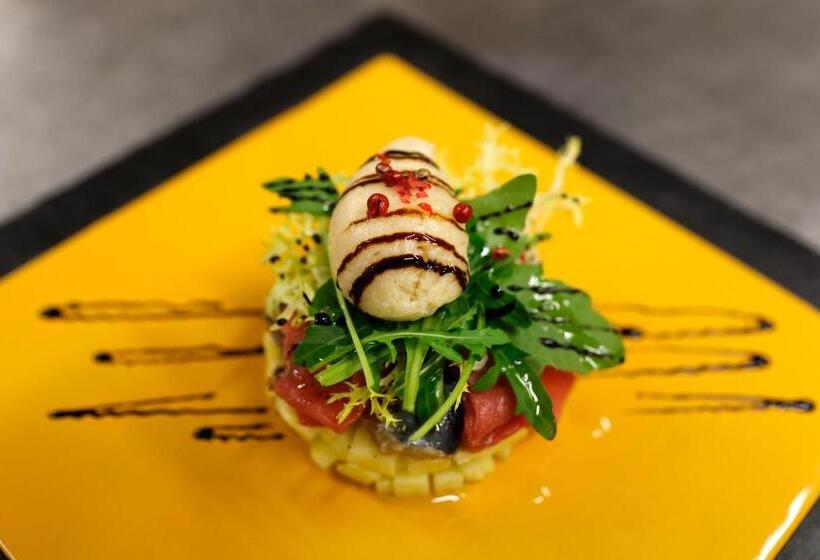 Полулюкс, Logis Hôtel Restaurant Le Medicis
