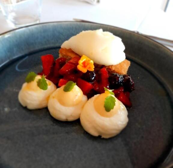 Номер Стандарт, Logis Hôtel Restaurant Le Medicis