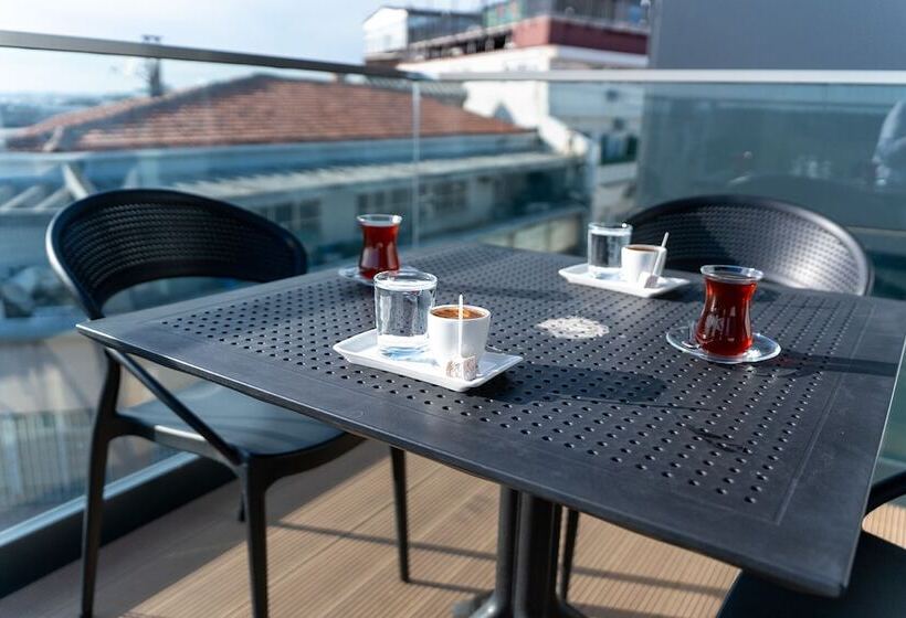 سوییت جونیور, Golden Royal Hotel & Spa