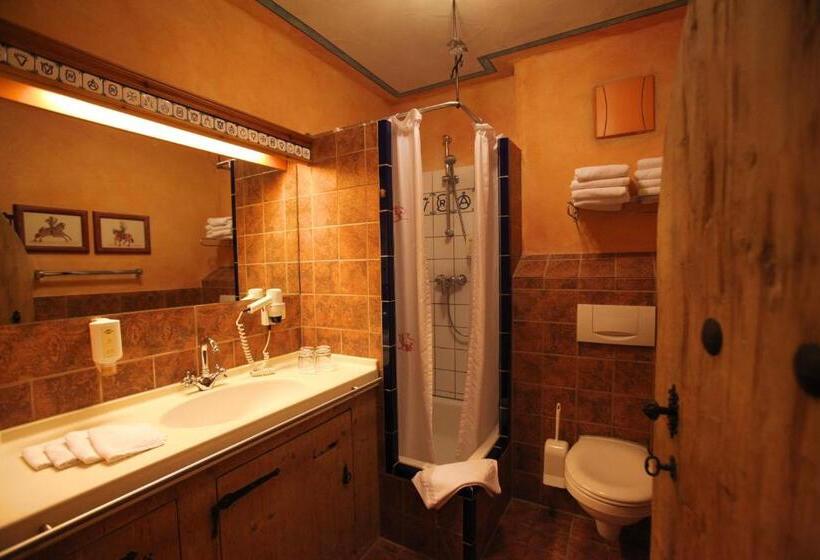Четырехместный Номер Стандарт, 4 Sterne Burghotel Castillo Alcazar, Europa Park Freizeitpark & Erlebnis Resort