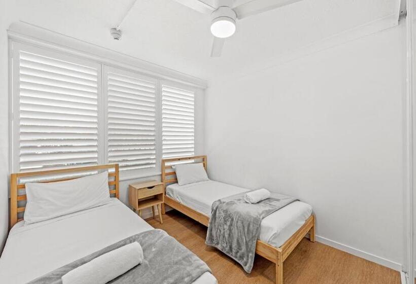 Апартаменты 1 Спальня Вид на Сад, Burleigh Beach Tower