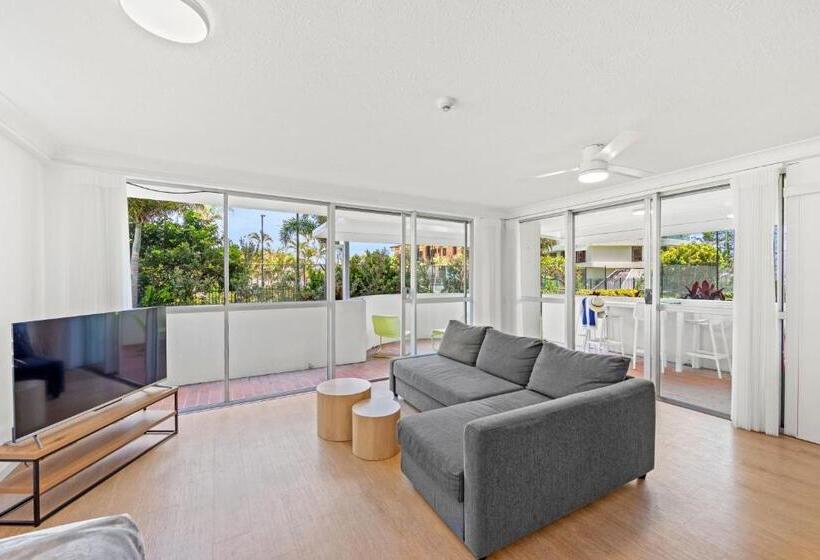 Апартаменты 1 Спальня Вид на Сад, Burleigh Beach Tower