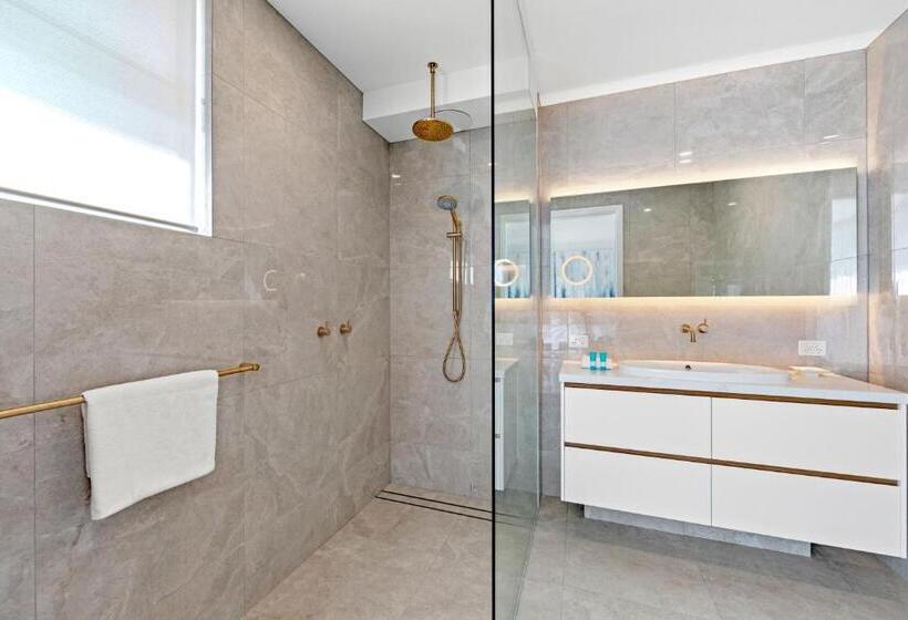 Апартаменты Superior 3 Спальни, Burleigh Beach Tower