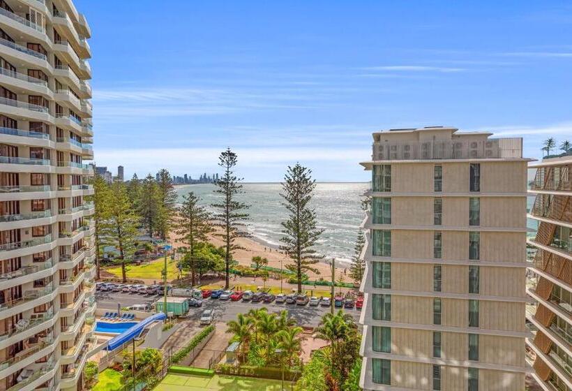 Superior 2-bedroom flat with sea view, Burleigh Beach Tower