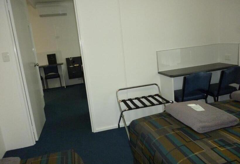 패밀리 룸, Otway Gate Motel