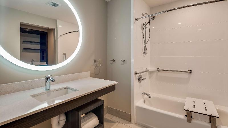 스위트, Wyndham Golden Foz Suites
