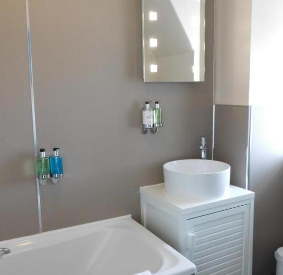 Номер Deluxe, Cullen Bay Hotel