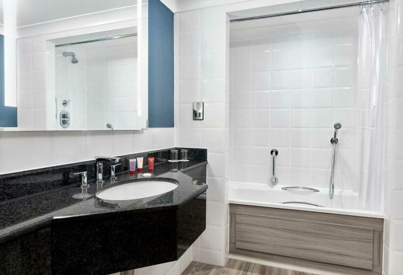 Номер Стандарт, Leonardo Royal Southampton Grand Harbour