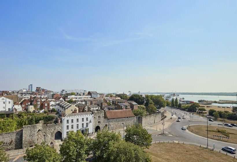 Полулюкс, Leonardo Royal Southampton Grand Harbour