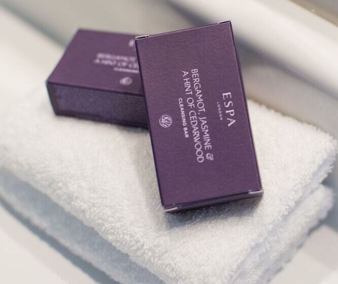 Номер Deluxe, The Greenway Hotel & Spa