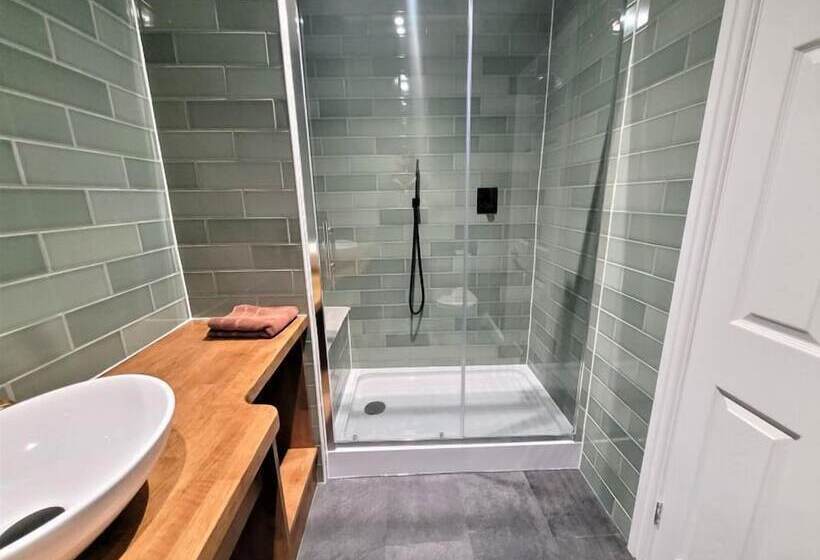 اتاق استاندارد, New County Hotel & Serviced Apartments By Roomsbooked