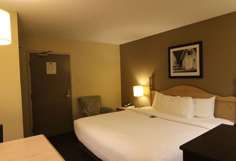 Люкс, Travelodge Suites By Wyndham Moncton