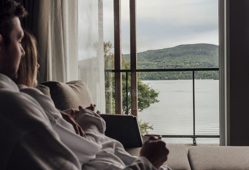 Family Suite, Entourage Surlelac