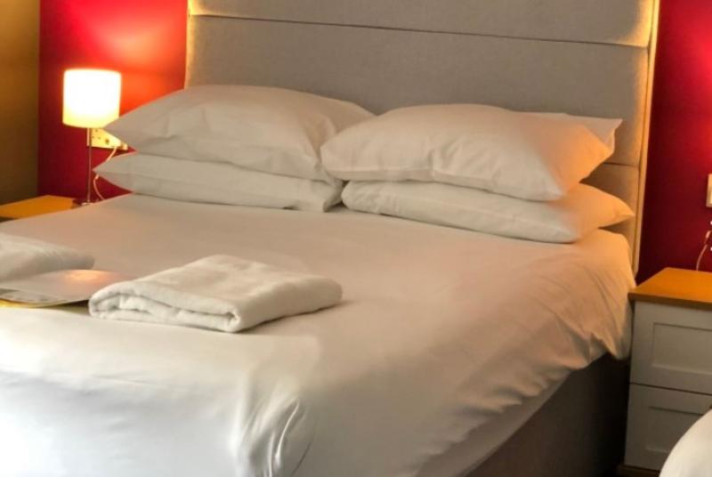 キングサイズベッドのスイートルーム, Hilton Vancouver Airport