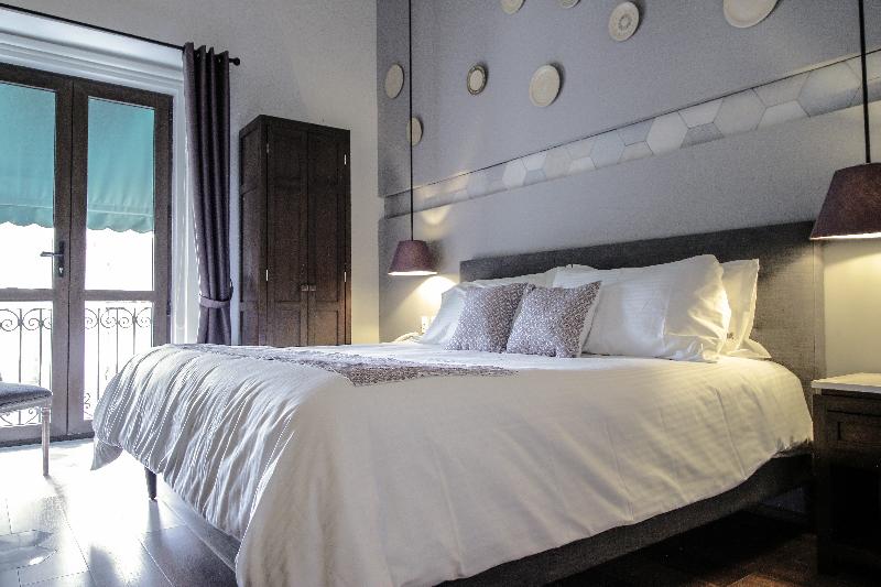 اتاق استاندارد با تخت بزرگ, & Suites Le Dauphin Quebec