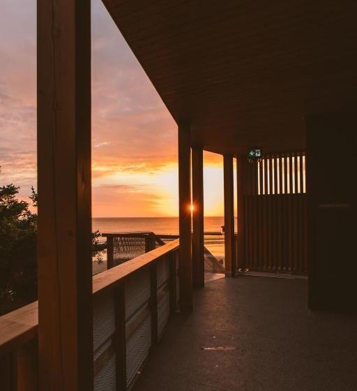سوییت با چشم‌انداز باغ, Pacific Sands Beach Resort