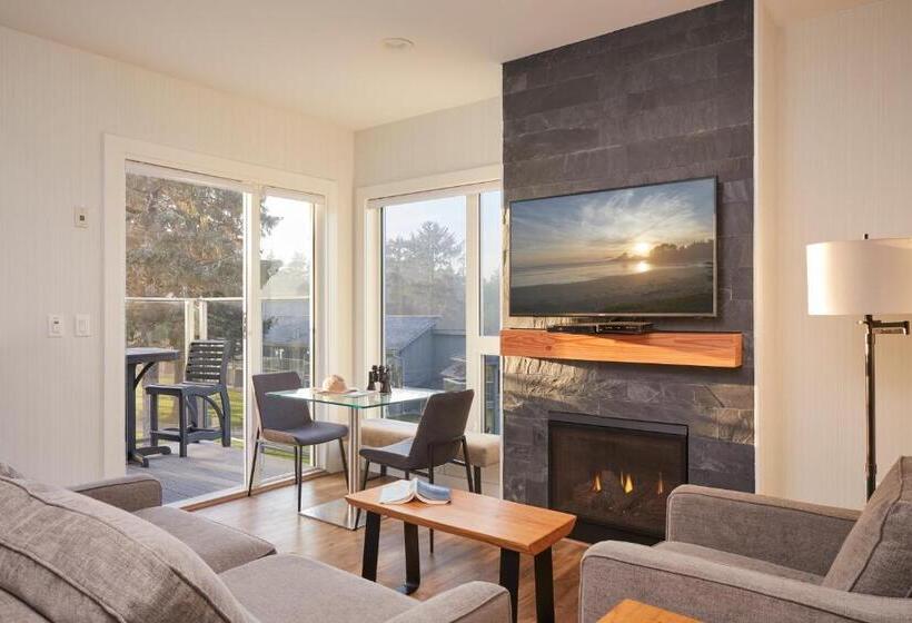 سوییت با چشم‌انداز باغ, Pacific Sands Beach Resort