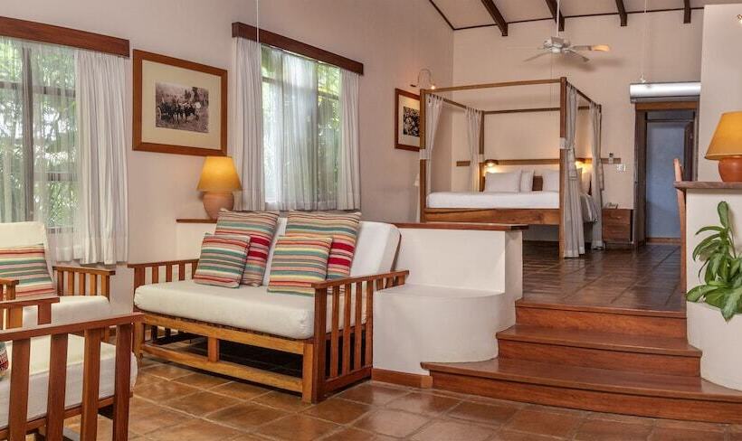Номер Superior с Балконом, Capitan Suizo Beachfront Boutique