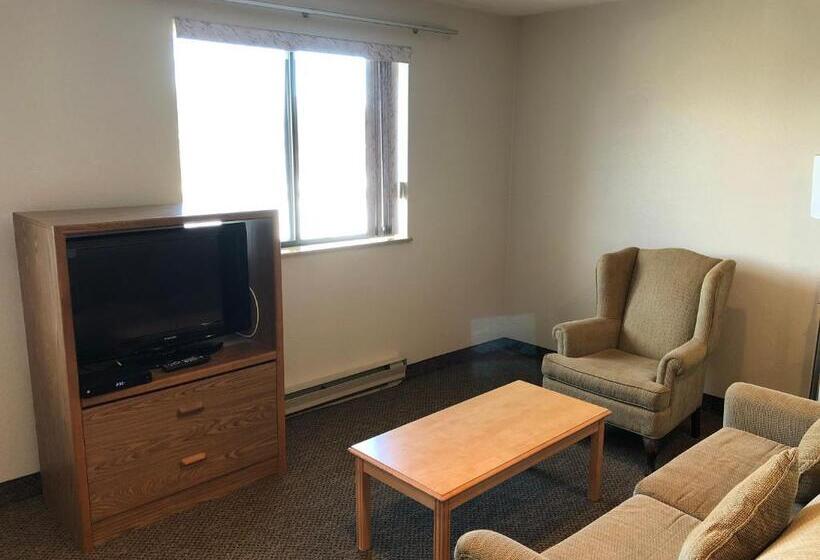 带大床的复式套间, Super 8 By Wyndham Salmon Arm
