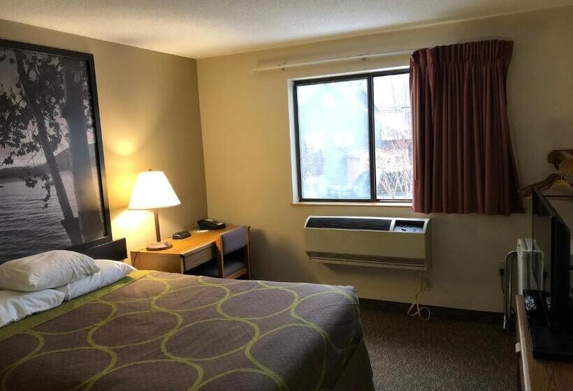 带大床的标准间, Super 8 By Wyndham Salmon Arm