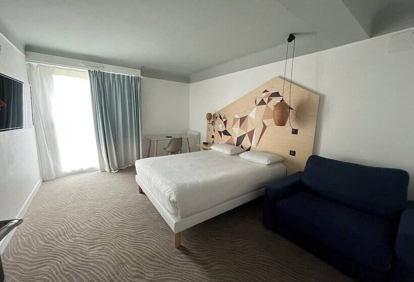 Семейный Номер, Grand Hôtel Niort Centre
