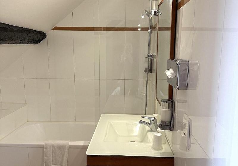 Четырехместный Номер Стандарт, Churchill Hotel Bayeux Centre