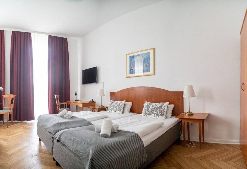 اتاق استاندارد سه نفره, Safestay Berlin Kurfurstendamm