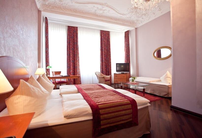 اتاق استاندارد سه تخته با بالکن, Safestay Berlin Kurfurstendamm