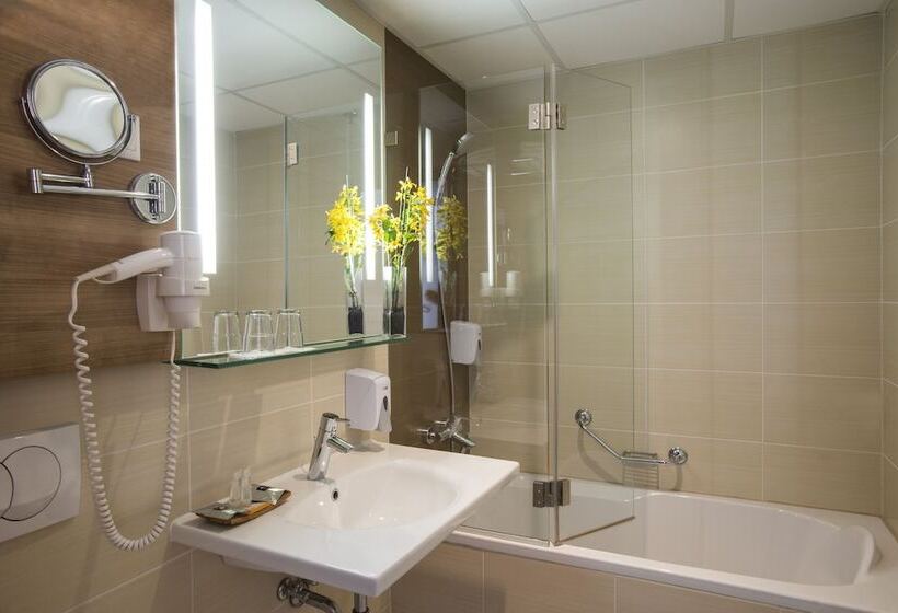Номер Стандарт, Expo Tower By Mellow Mood Hotels
