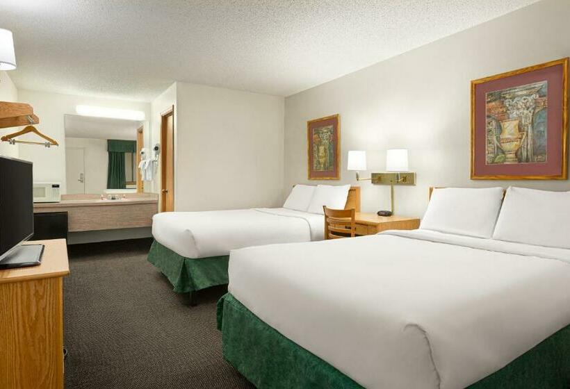 Номер Стандарт 2 Двуспальные Кровати, Travelodge By Wyndham Wellington Ks