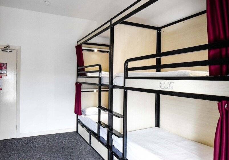 공용 욕실 구비 공동 객실 내의 침대, Kinlay Hostel Eyre Square