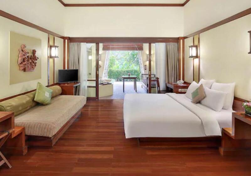 Номер Deluxe Кровать Кинг, Novotel Bogor Golf Resort
