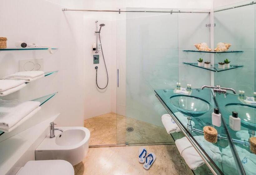 Четырехместный Номер Стандарт с Балконом, Caravelle Thalasso & Wellness