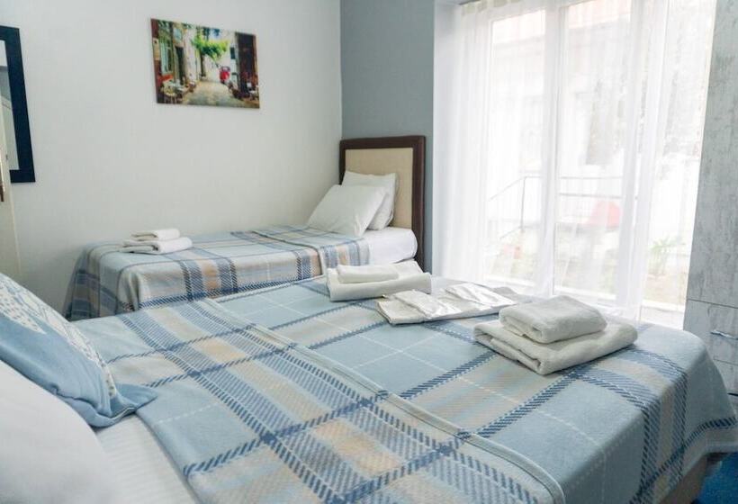 Cameră Triplă Standard, Lacivert