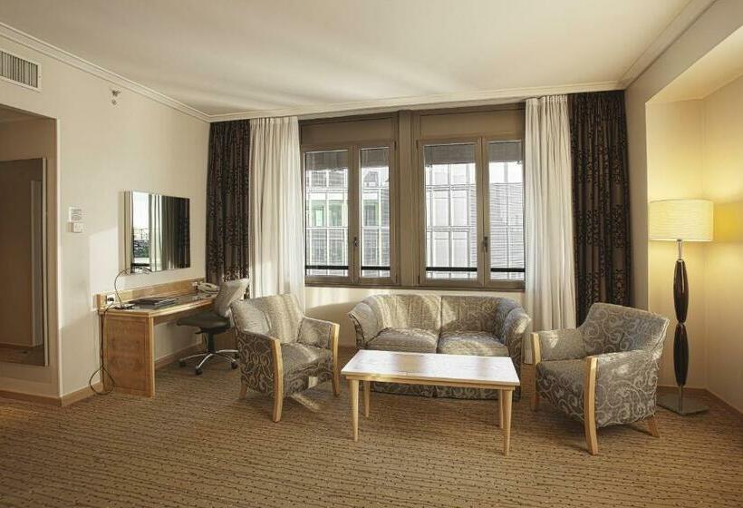 Deluxe Room King Size Bed, Hilton Milan