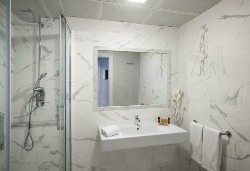 Семейный Номер, Is Molas Resort