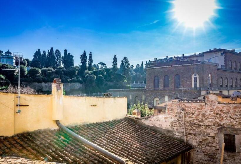 سوییت با چشم‌انداز باغ, La Scaletta Al Ponte Vecchio