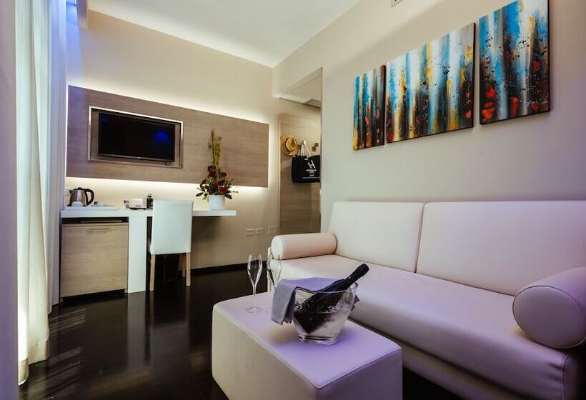 جناح جونيور, Raffaello Hotel & Mooka Restaurant