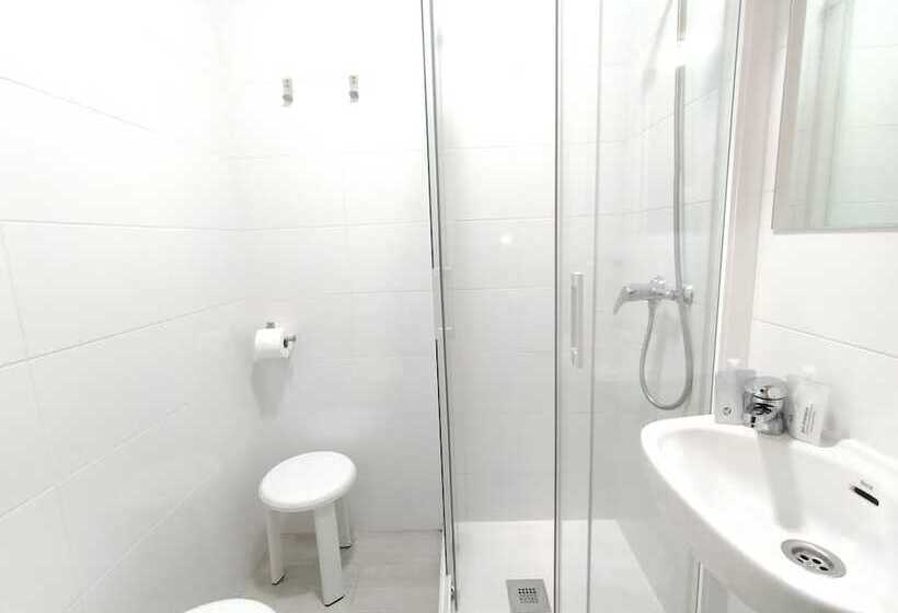 חדר סטנדרט לשלושה, Hostal Albero By Gaiarooms