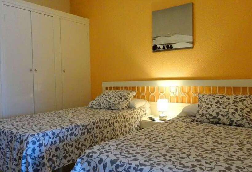 Номер Стандарт Трехместный, Hostal Isla Playa
