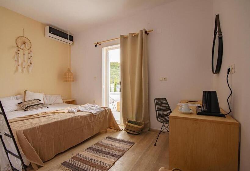 Номер Стандарт Вид на Бассейн, Olive Grove Suites Boutique