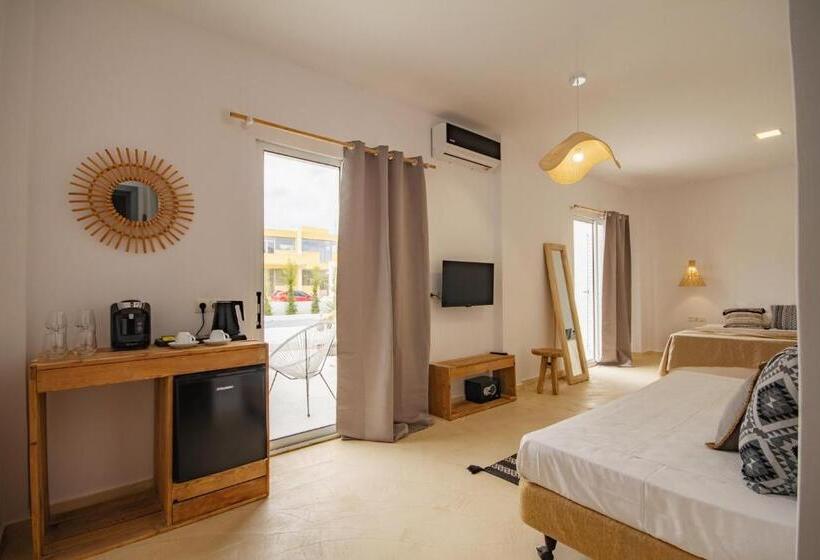 Люкс Вид на Бассейн, Olive Grove Suites Boutique