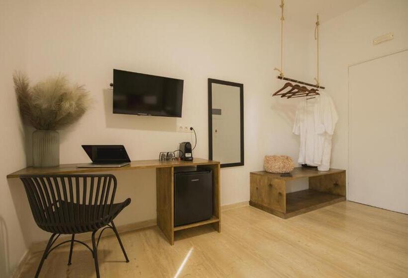 Номер Стандарт Вид на Бассейн, Olive Grove Suites Boutique